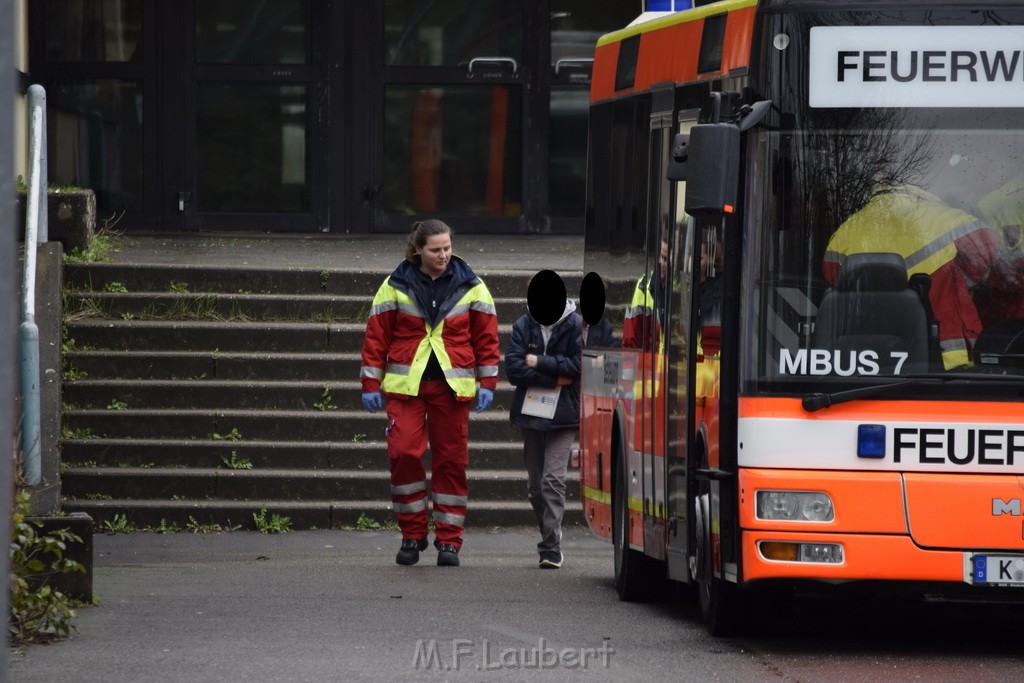 Einsatz BF Koeln Schule Burgwiesenstr Koeln Holweide P049.JPG - Miklos Laubert